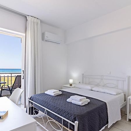 Azure Seaside Apts Magnisía エクステリア 写真