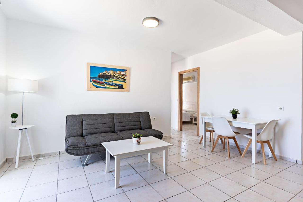 Azure Seaside Apts Magnisía エクステリア 写真