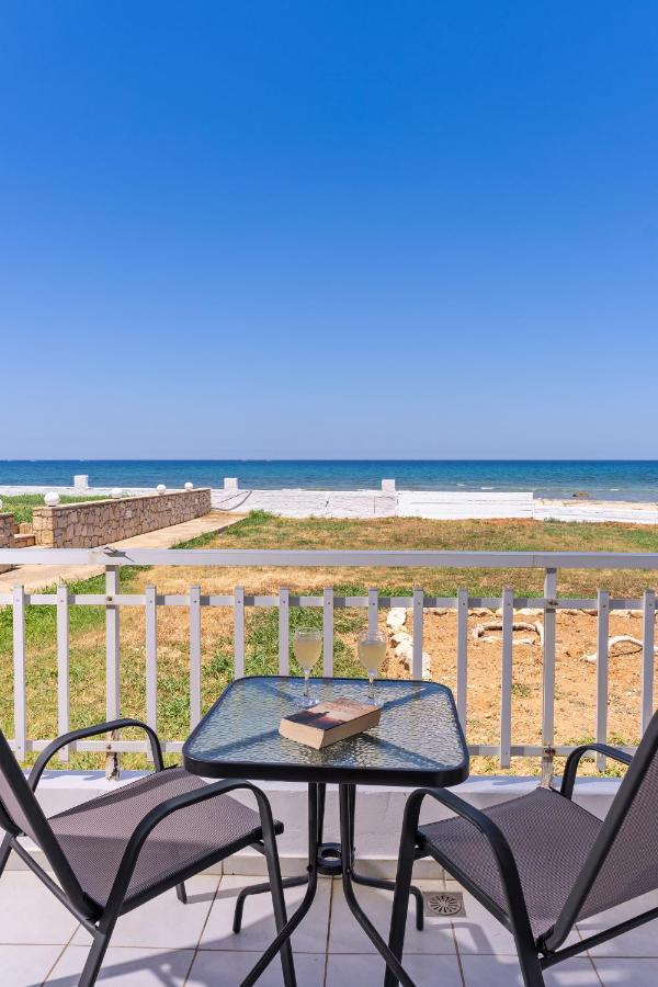 Azure Seaside Apts Magnisía エクステリア 写真